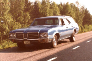 Köpes: Oldsmobile vista cruiser 70 72