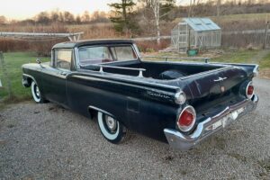 Köpes: 59 Ford objekt.