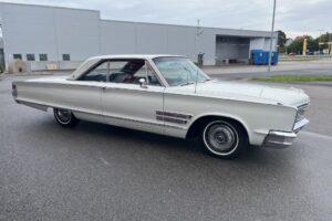 Chrysler 300 2d Hardtop Sportcoupe. 383 / Aut. PS. PB. Originalbil –66