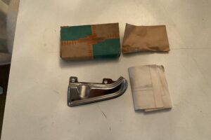 Chevrolet impala SS 1964, Gas tank filler door guard