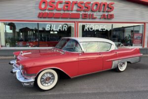Cadillac Fleetwood. Helrenoverad bil i mycket fint skick ! –57