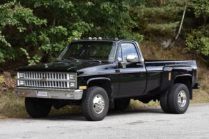 Chevrolet  K30 Silverado 4×4 6.2 V8 — –82