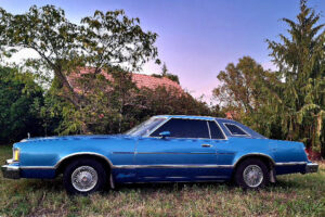 Mercury COUGAR XR & BROUGHAM –77