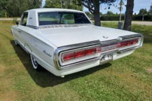 Ford Thunderbird Town Hardtop –66