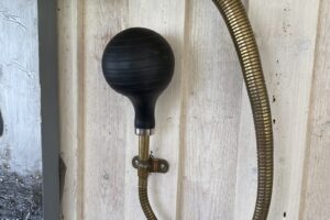 Mässing horn