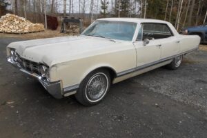 Oldsmobile Ninety Eight 4dHT –65