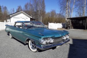 Oldsmobile  Super 88 Holiday, 4-dörrars sedan 6.5 V8 Hydra-Matic –59