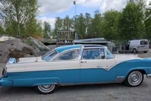 Ford Skyliner Crown Victoria –55