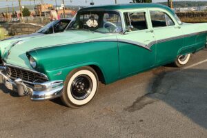 Ford Fairlane town sedan –56