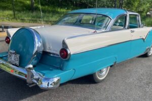 Ford Skyliner Crown Victoria –55