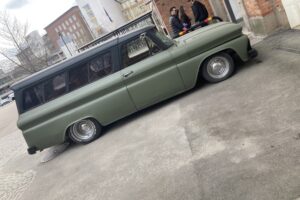 Chevrolet Suburban –66