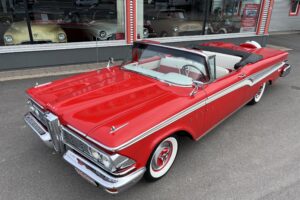 Edsel Corsair Convertible. Renoverad bil. V8 / Aut. Continental kit –59