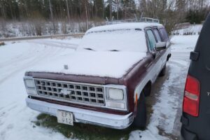 Chevrolet Suburban –80