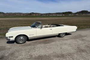 Oldsmobile Ninety Eight Cab 425 –66