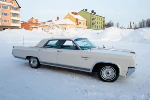 Oldsmobile Ninety Eight Holiday Sports Sedan –63