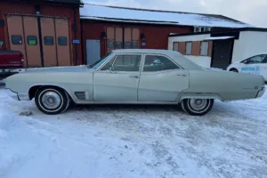 Buick Wildcat Sedan Nybesiktad / 1538kr / Mån –68
