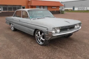 Oldsmobile Ninety Eight Town Sedan –61