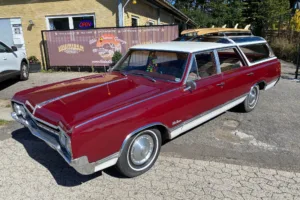 Oldsmobile Vista Cruiser Surfer car –65