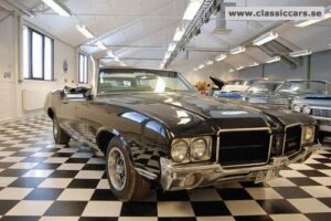 Oldsmobile Cutlass cab –71