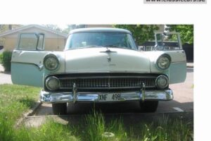 Ford Fairlane –55