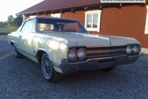 Oldsmobile Cutlass cab –65