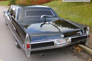 Cadillac Fleetwood limo –67
