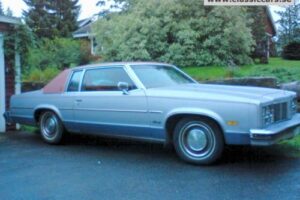 Oldsmobile Delta 88 –77