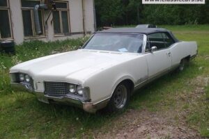 Oldsmobile 98 cab –68