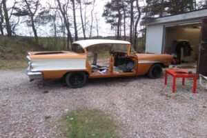 Pontiac Cheiftain –58