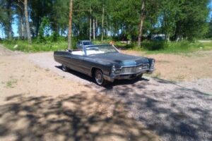 Cadillac Deville cab –68