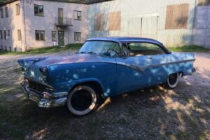Ford Fairlane –56