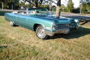 Cadillac De ville convertible –66