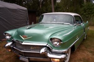 Cadillac Sedan de ville –56