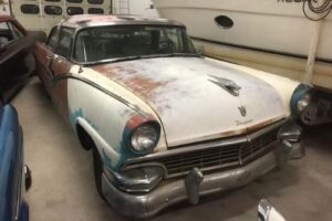 Ford Crown victoria –56