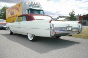 Cadillac De ville convertible –64