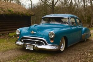 Oldsmobile 76 town sedan –49