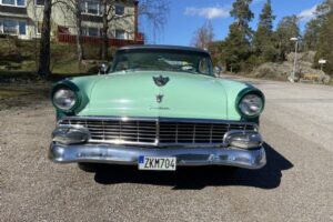 Ford Fairlane –56