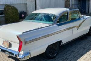 Ford Crown victoria –56