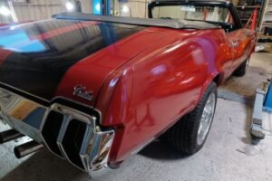 Oldsmobile Cutlass cab –70