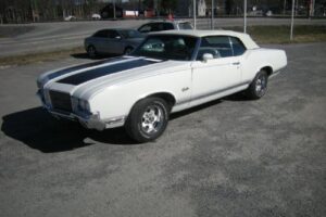 Oldsmobile Cutlass supreme –71