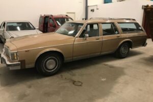 Oldsmobile Custom cruicer  –79