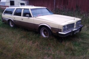 Oldsmobile Custom cruicer  –78
