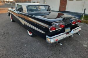 Ford Skyliner plåtcab –58