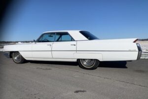 Cadillac Sedan de ville –64