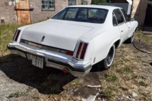 Oldsmobile Cutlass supreme –76
