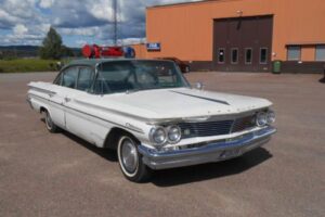 Pontiac Catalina sedan –60