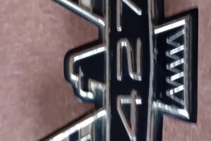 Org. Ford 427 emblem oval filter .