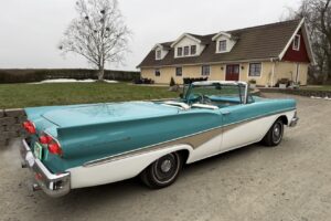 Ford Fairlane 500 Skyliner –58