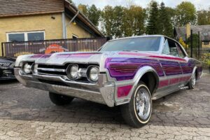Oldsmobile Cutlass Supreme Lowrider –67