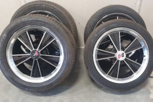 Fälgar 17×9 och däck Hurst